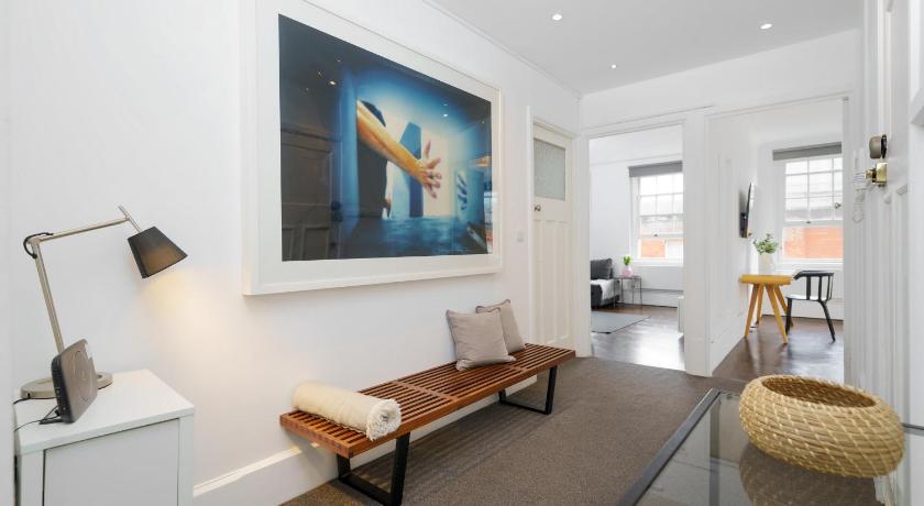 Huge & Central 3 Bedr, 4 Beds, Covent Gdn photo