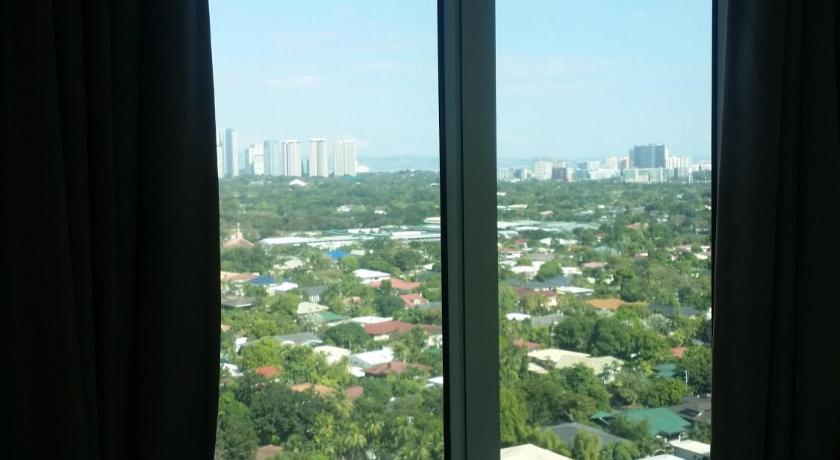 Makati Condo Edsa MRT Magallanes Station Chino Roces Ave IT Hub Alphaland WiFi CableTV Netflix Youtu photo