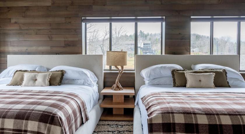 Hunter Hunter Lodge, a Bluebird by Lark 3-Star Accommodation lobby