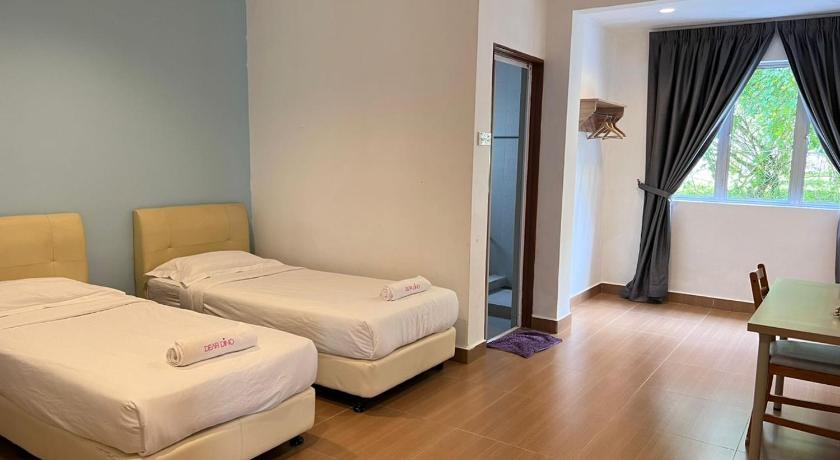 Image of Standard Family Room 6