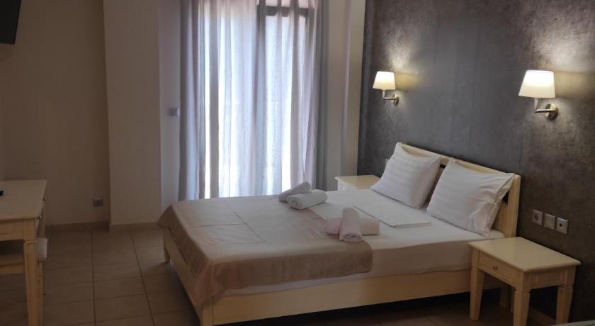 Image of Deluxe Double or Twin Room with Balcony 4
