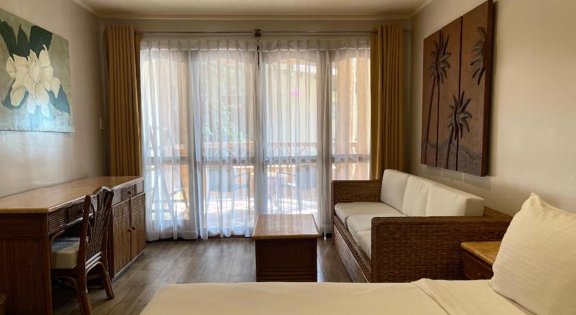 Image of Suite Pool View 4