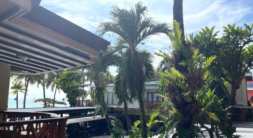 Image of Suite Pool View 7