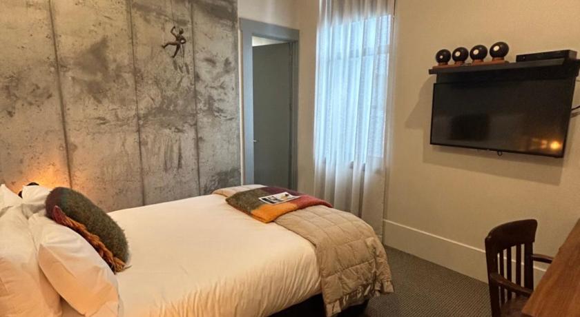 Poshtel photo