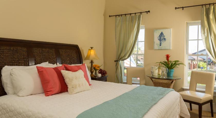Bella Bay Inn photo