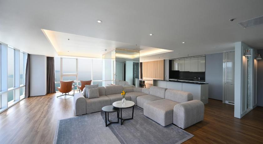 Image of Royal Suite Ocean View 4