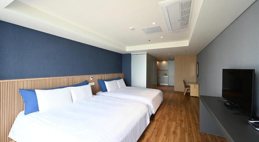 Image of Super Deluxe Partial Ocean View Twin Room 10