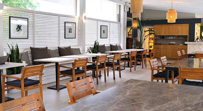 Dorman Suites Hotel - image 5