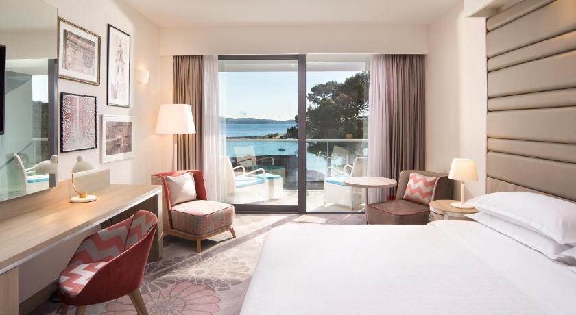 Image of deluxe king room, guest room, 1 king, sea view, balcony 3