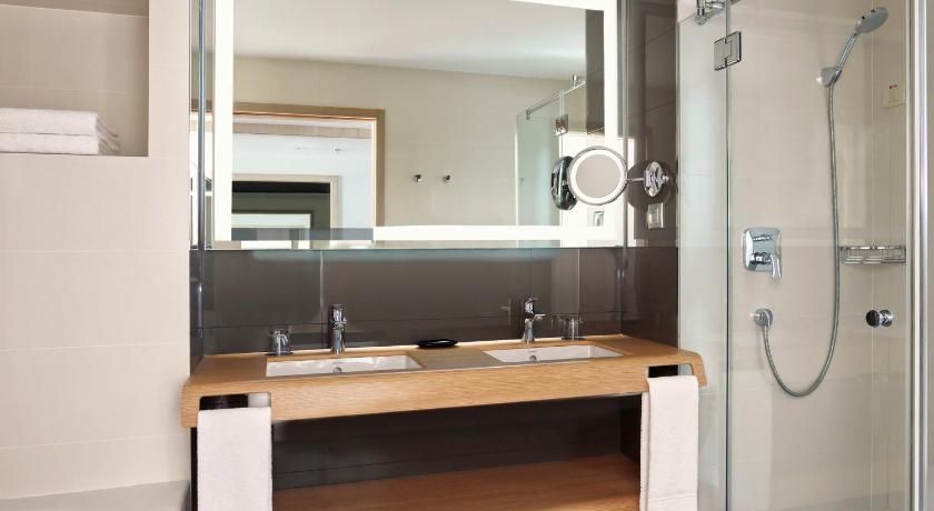 Image of deluxe king room, guest room, 1 king, sea view, balcony 2
