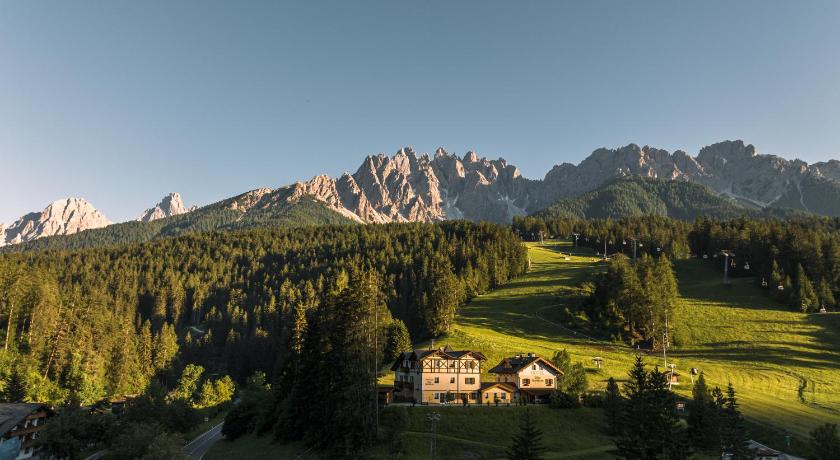 Hotel Villa Waldheim — Hotel in San Candido