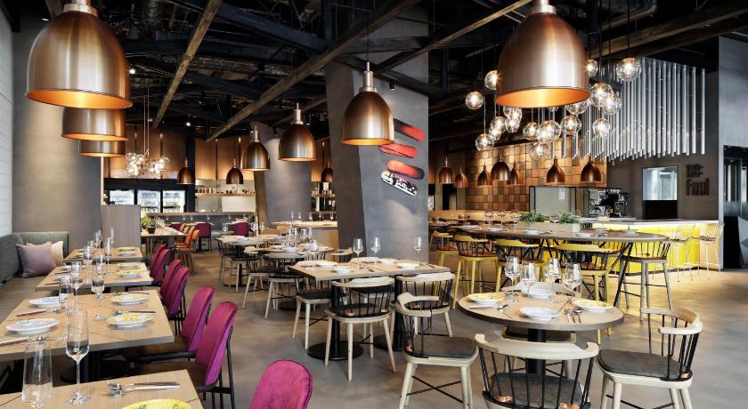 大阪 Aloft Osaka Dojima 4つ星 ホテル 外観