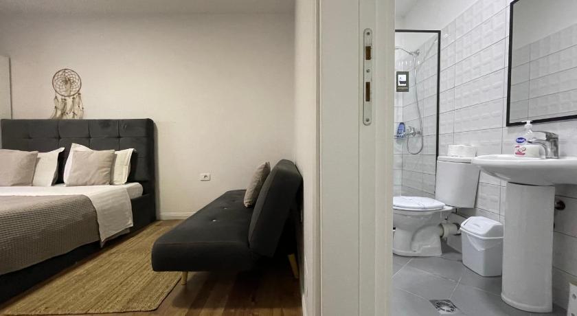 Central Studio Apartments photo
