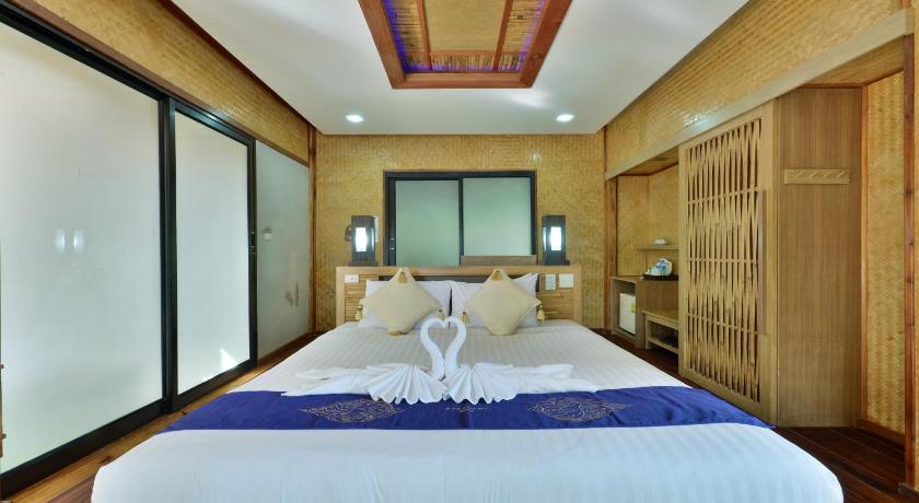 Image of Grand Deluxe Partial Sea View Room 9