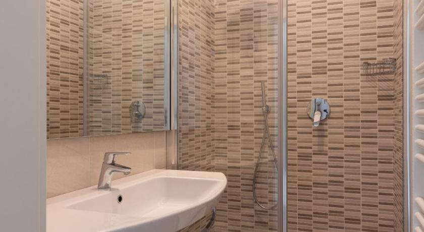 Image of Double or Twin Room with Mountain View 2