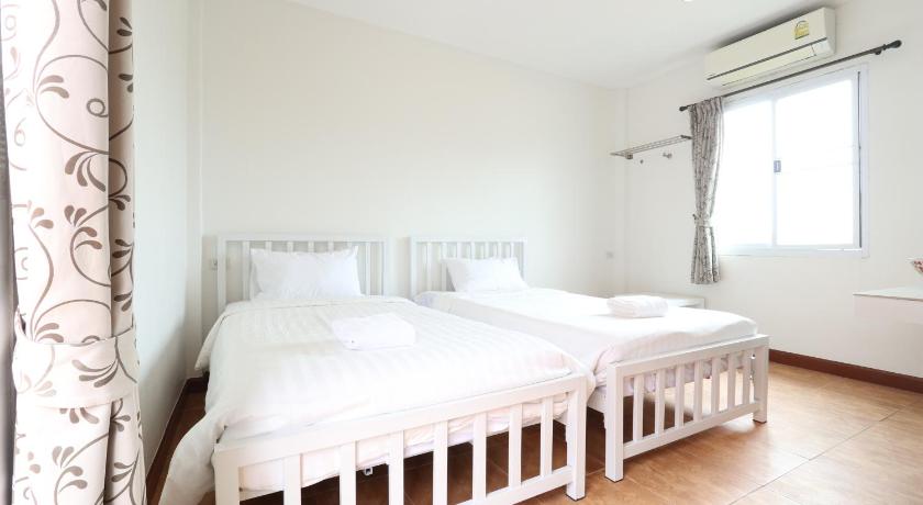 Image of Twin Room with Balcony 12