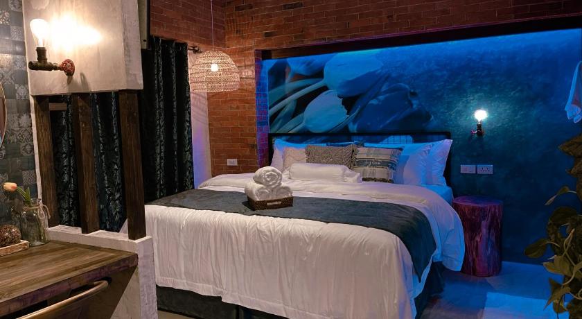 セブ ClockWorkOrange Luxury Suites 5つ星 ゲストハウス 外観