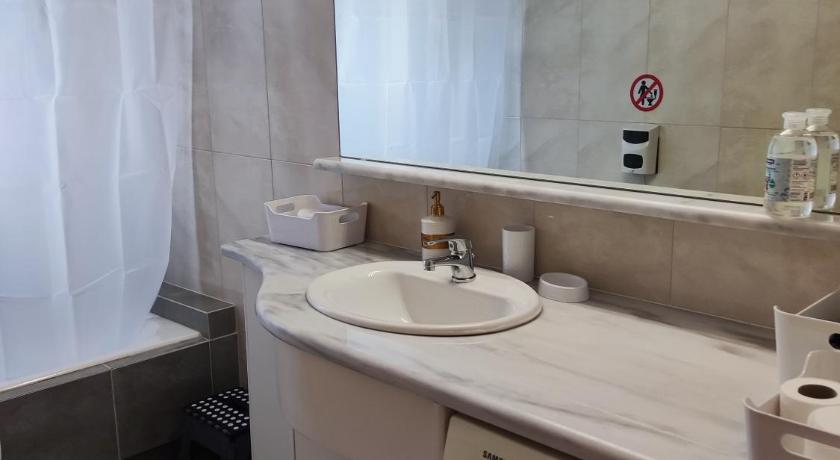 A&J Apartments or Rooms athens airport photo