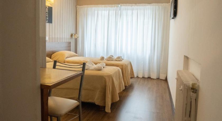 Image of Standard Twin Room 2