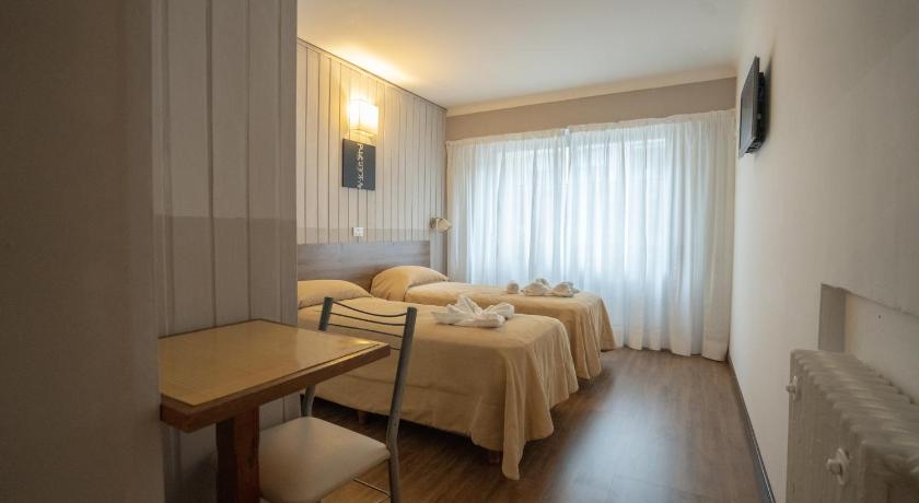 Image of Standard Twin Room 0