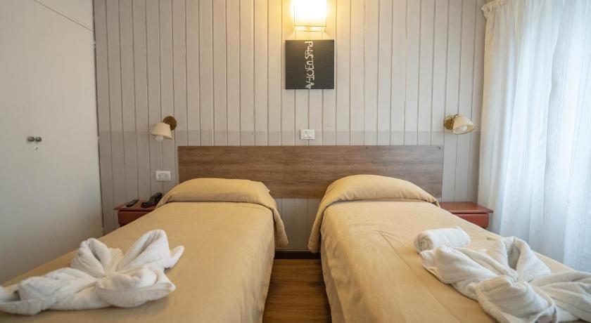 Image of Standard Twin Room 7