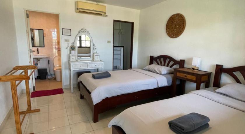 Image of Deluxe Ocean View Twin Room 4