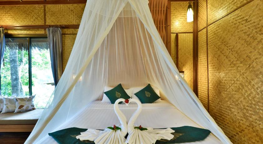 Image of Deluxe Room Partial Ocean View 11