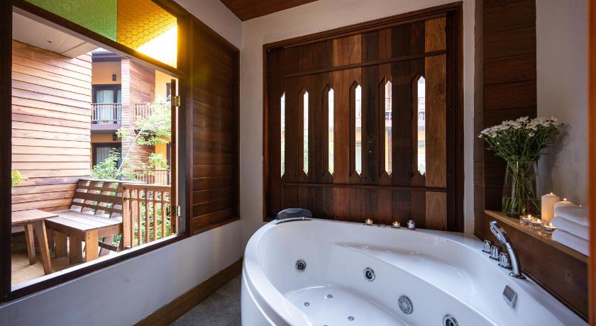 At Gate Thaphae Hotel – Chiang Mai, 