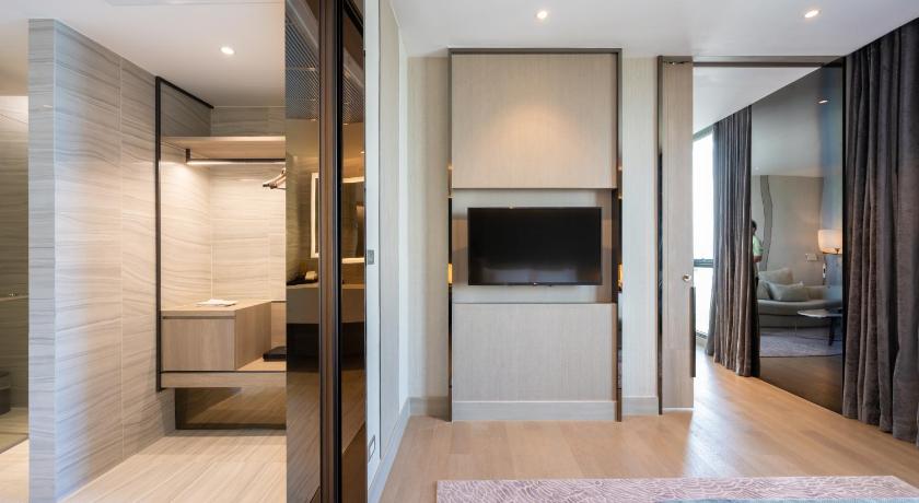 Image of Executive Suite City View 17
