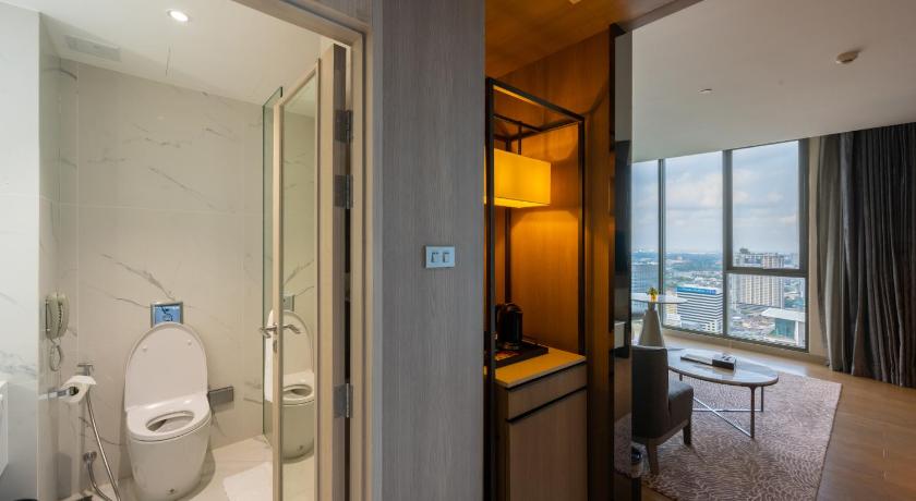 Image of Executive Suite City View 9
