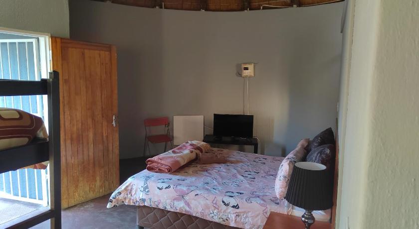 Graskop family retreat and backpackers photo