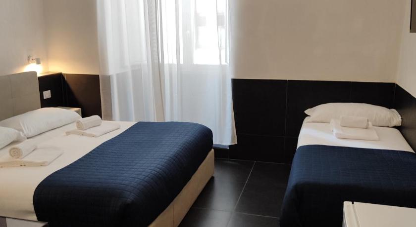 Image of Triple Room 8