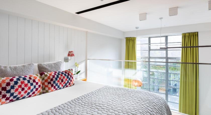 Image of 8 - Signature One Bedroom Suite 0