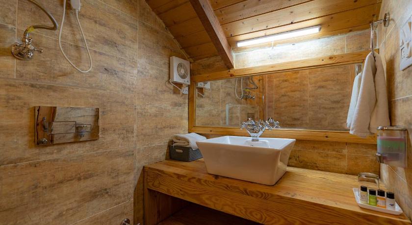StayVista at Sarion Cottage at Daafi photo