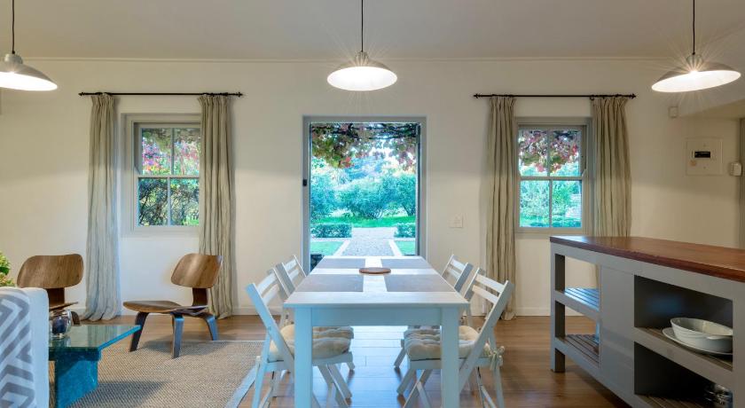 La Chataigne Wines & Guest Cottages photo