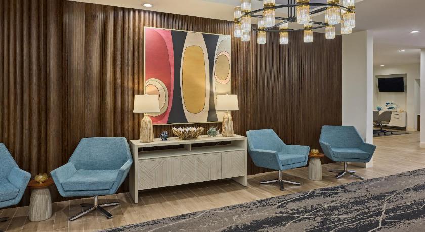 Holiday Inn Express & Suites Charleston Dwtn – West Edge photo