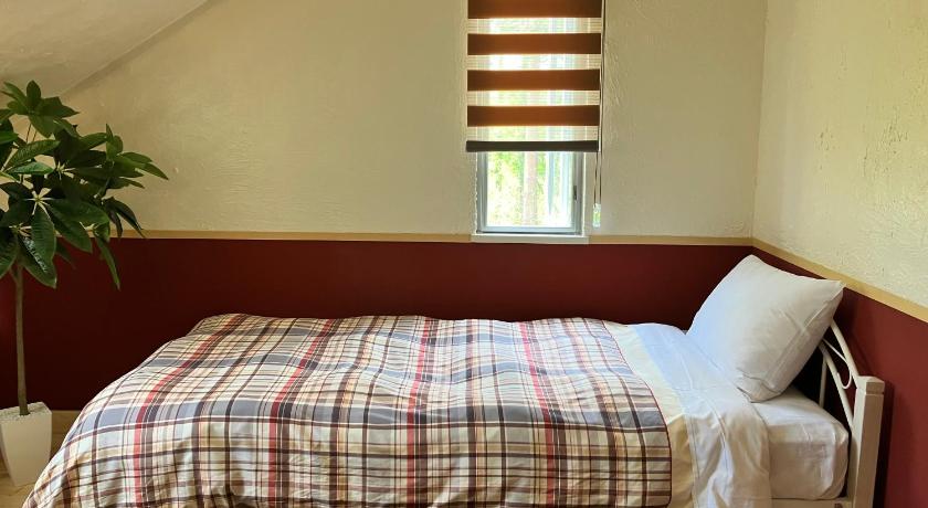 Julian's English Homestay and Pension photo