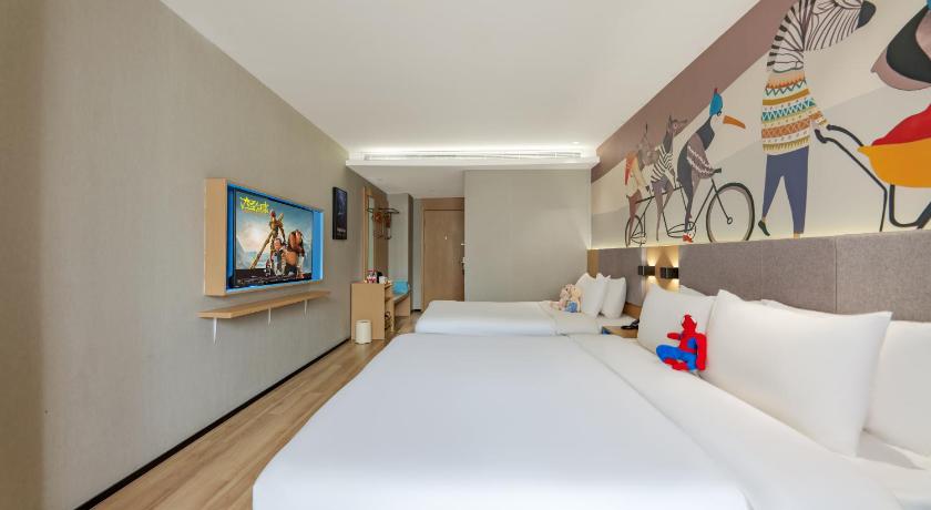 Image of Deluxe Family Room 10