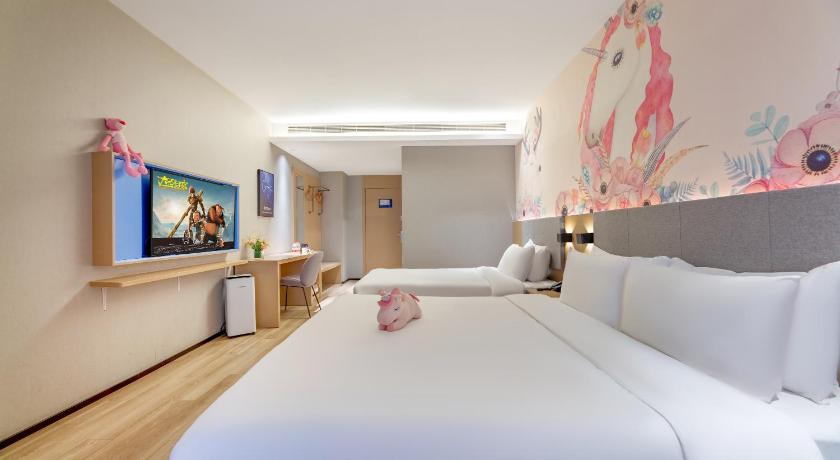 Image of Deluxe Family Room 11