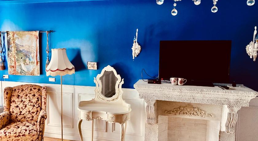 Image of Iris Suite 8