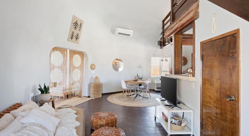 Landers Abracadabra Dome - Come Experience the UNIQUE and Cozy! home 3-Star Accommodation pool