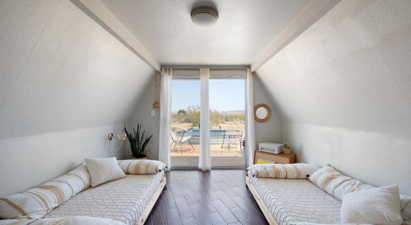 Landers Abracadabra Dome - Come Experience the UNIQUE and Cozy! home 3-Star Accommodation view