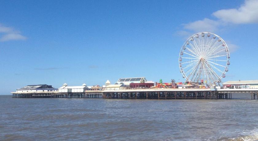 Camelot Seafront Hotel photo