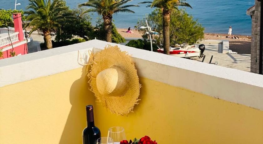 Miomir Perazic Apartments — Hotel in Petrovac