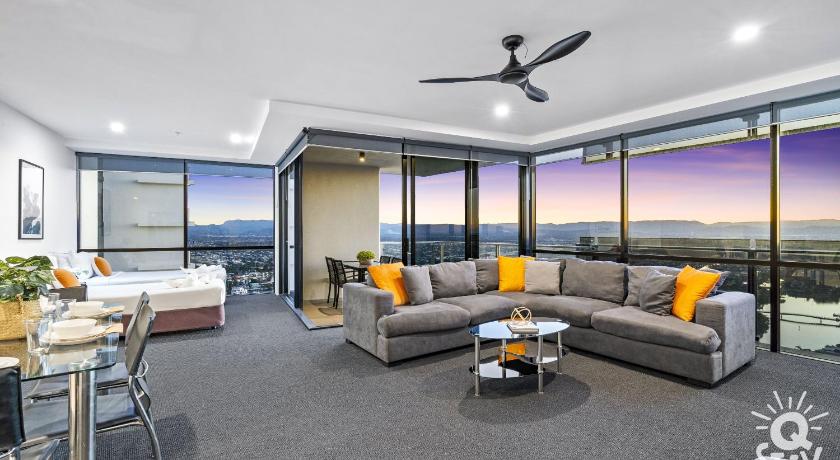 Circle on Cavill Modern 1 Bedroom + Study SPA Hinterland - QSTAY photo