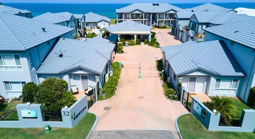 Meridian Beachside Apartments photo