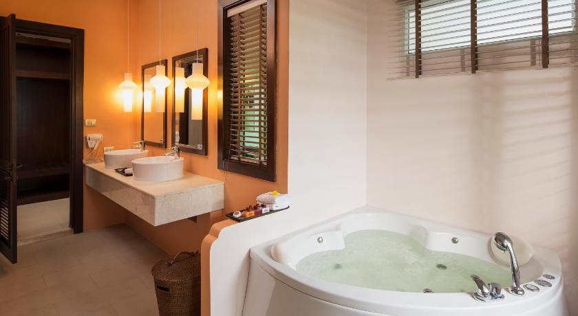 Image of jacuzzi villa 12