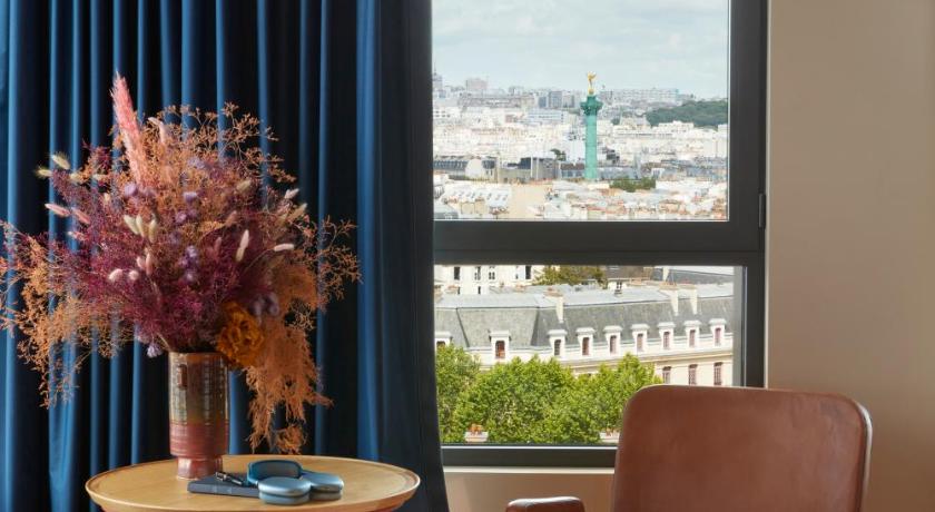 Image of STUDIO PANORAMA VIEW, 1 King, Corner Junior Suite, River Seine and Eiffel Tower view 7