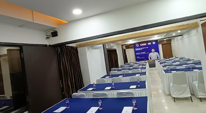 Rapid Lakme Executive Hotel – Pune, KY