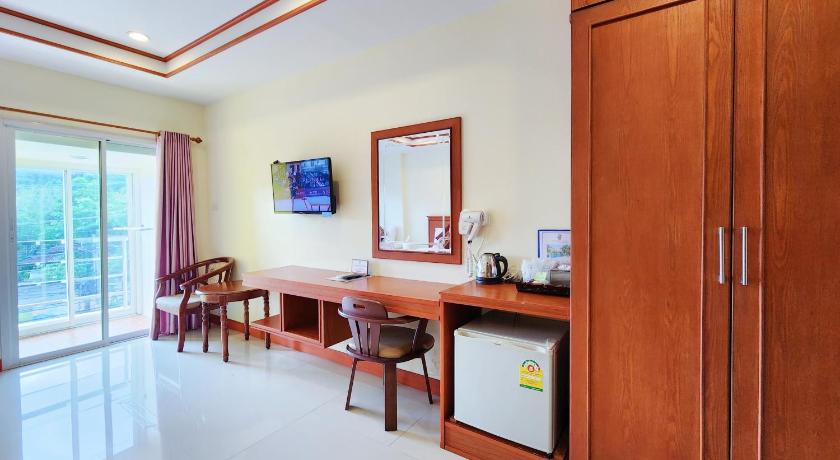Фото: Семейный номер Комфорт (Comfort Family Room) 10